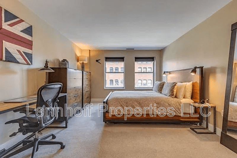 Salem Condo: 289 Essex Street - 305