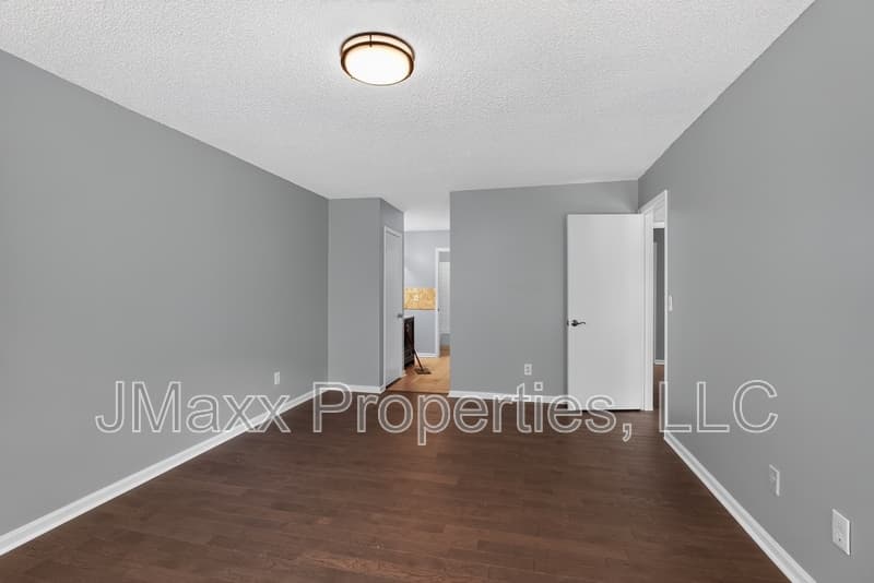 Norcross House: 1024 Wiltshire Way Northwest