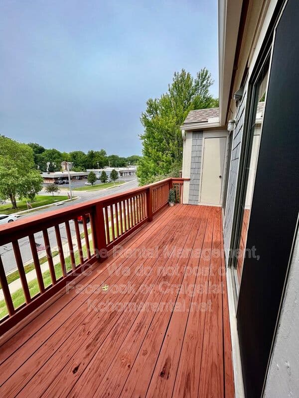Shawnee House: 12027 W 58th Pl