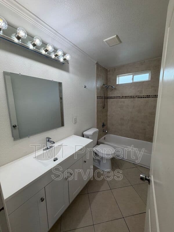 Sacramento House: 4200 35th St