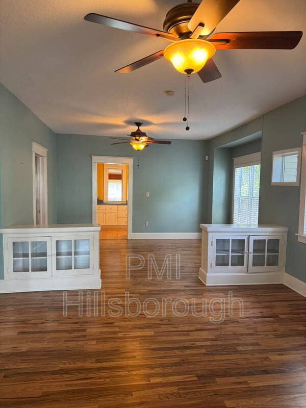 Tampa House: 1403 E Paris St