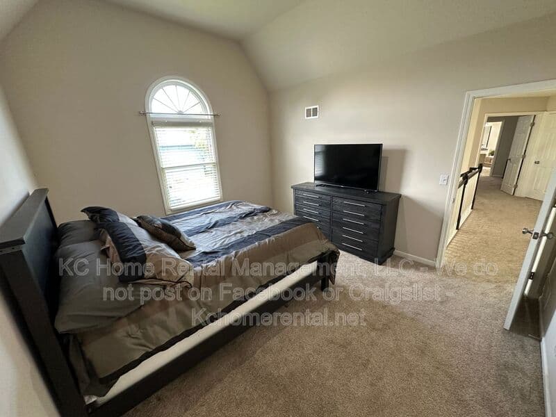 Overland Park House: 11429 W 142nd Ter