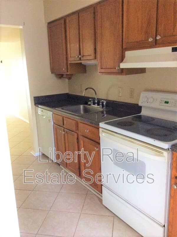 Hinesville Condo: 727 S Main St
