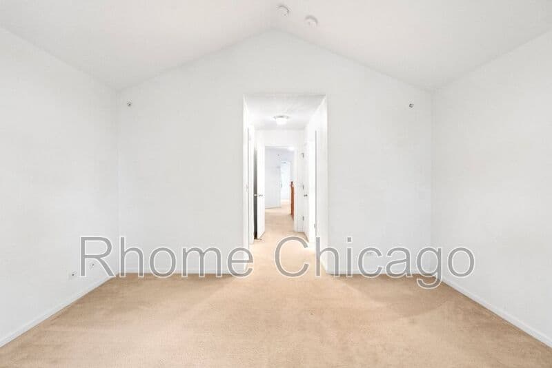 Hoffman Estates House: 6087 Halloran