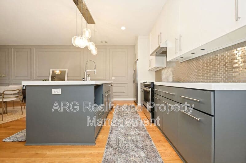 Atlanta House: 472 Martin Street SE