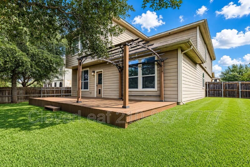 Schertz House: 764 Clearbrook Ave