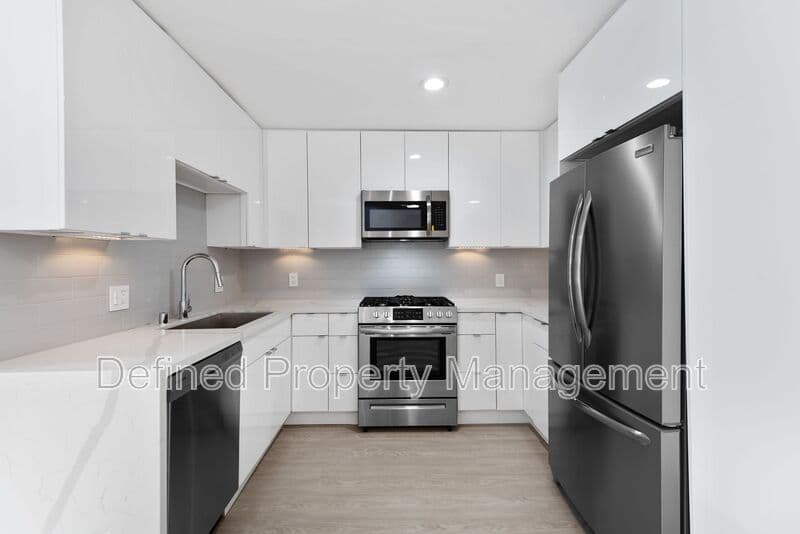 Los Angeles Condo: 1546 Bundy Drive