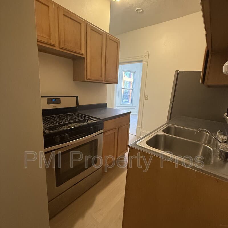 Milwaukee Condo: 2016 W Clybourn St