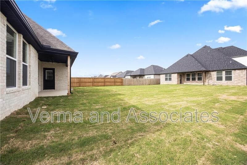 Centerton House: 1241 Mammoth St