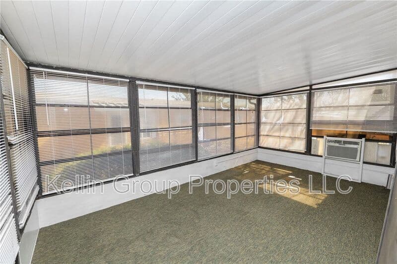 Lakeland House: 1706 Fox Hill Dr