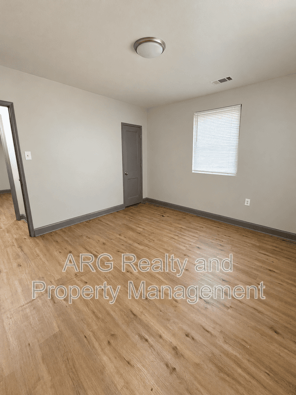 Atlanta House: 1375 Elizabeth Ave