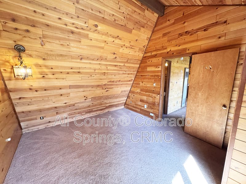 Florissant House: 684 Southpark Road
