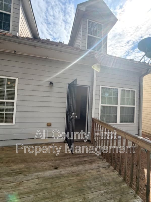 Lithonia House: 1368 Rogers Trce