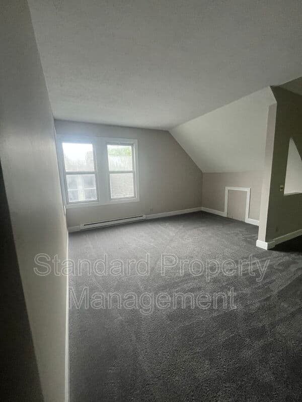 Rochester Condo: 293 Dartmouth St (Apt 2/Up)