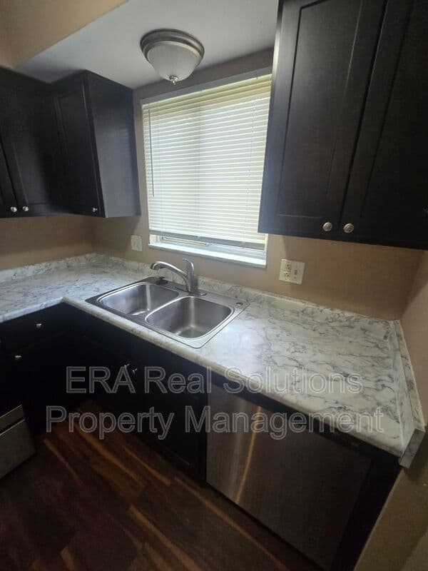 Columbus House: 2324 N WOODBROOK E CR