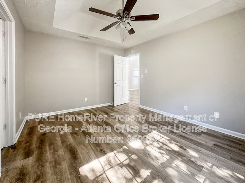 Fayetteville House: 151 Players Cir