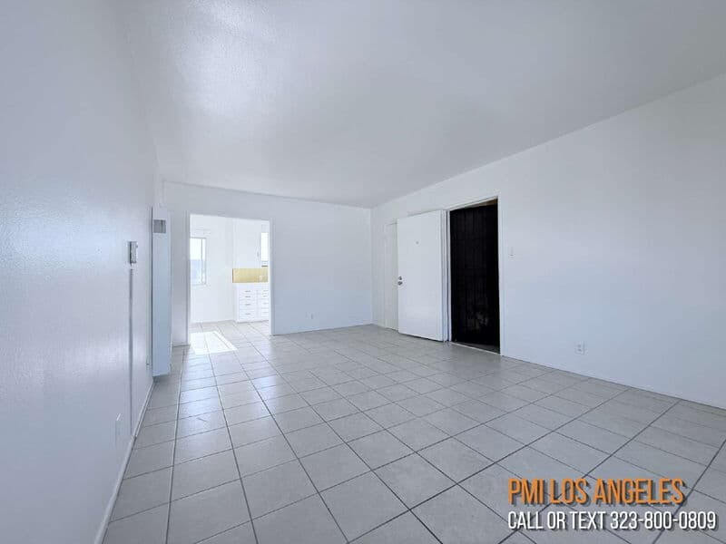Los Angeles Condo: 943 West 68th Street