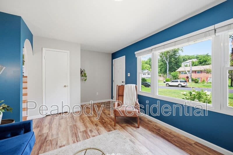 Alexandria House: 6426 Carriage Dr