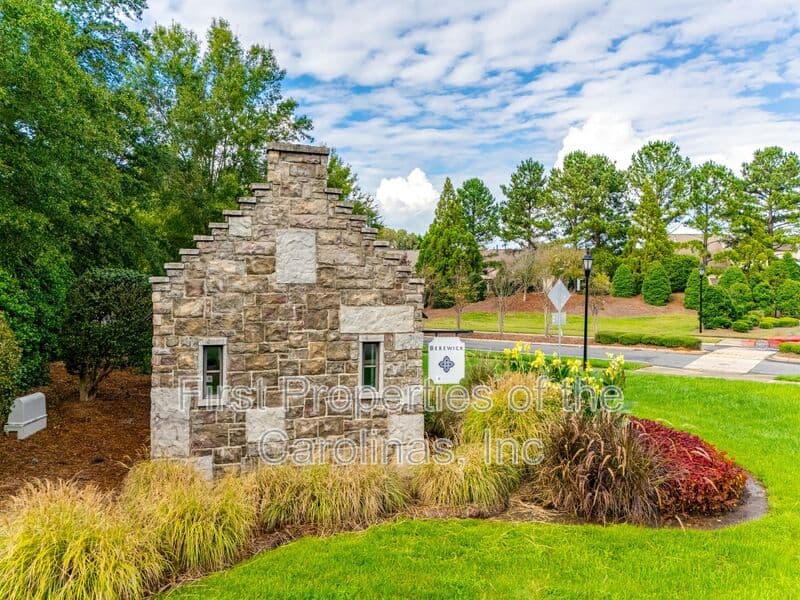 Charlotte Townhome: 9736 Springholm Drive