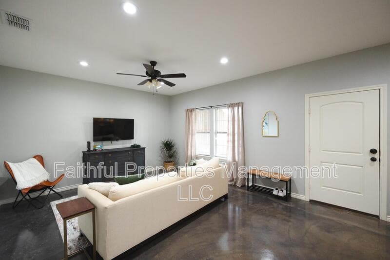 Lindale Condo: 14221 CR 452 2