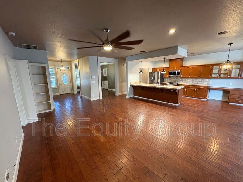 Hanford House: 540 West Birch Ct