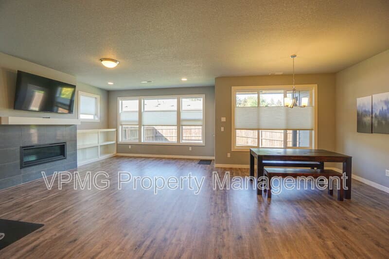 Vancouver House: 10910 NE 97th Ave