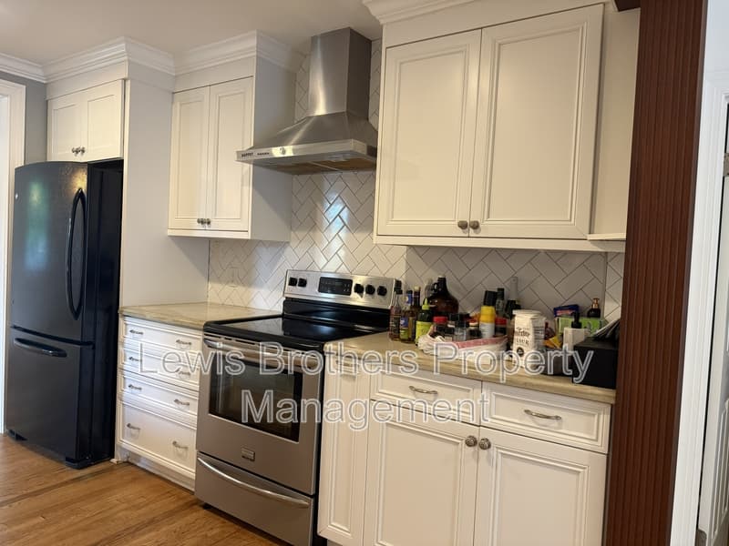 Richmond House: 1658 Foster Road