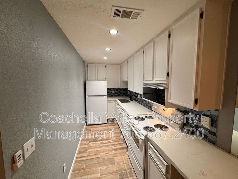 Palm Springs House: 685 N Ashurst Ct