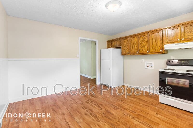 Black Mountain House: 250 Avena Rd