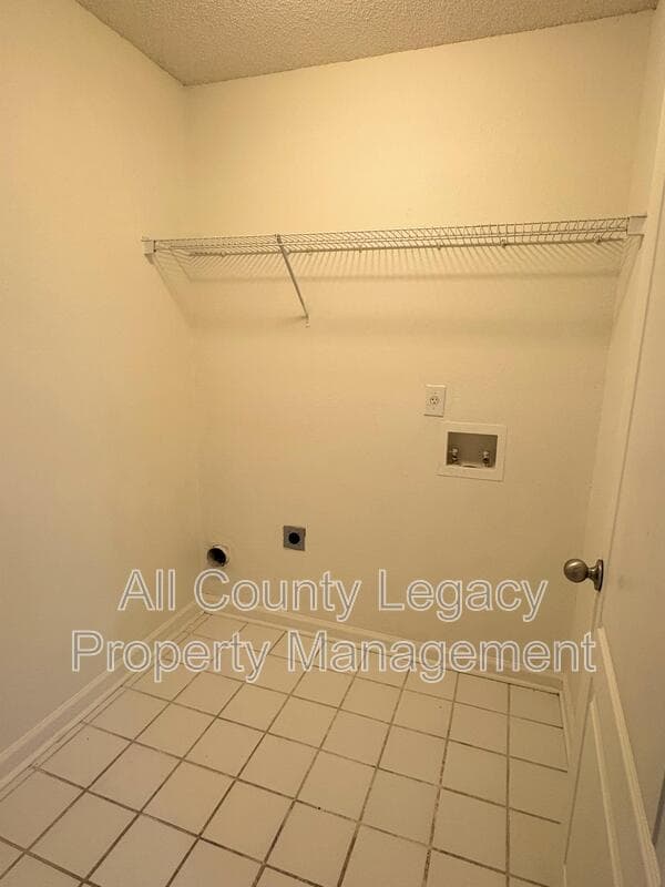 Snellville House: 2803 Newtons Crest Cir