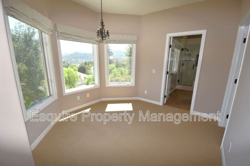 LAKE SHERWOOD House: 1674 BUSHGROVE CT