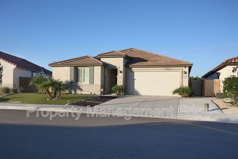 Menifee House: 29337 Chestnut St