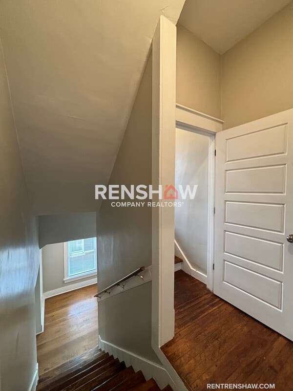 Memphis House: 59 N Willett St