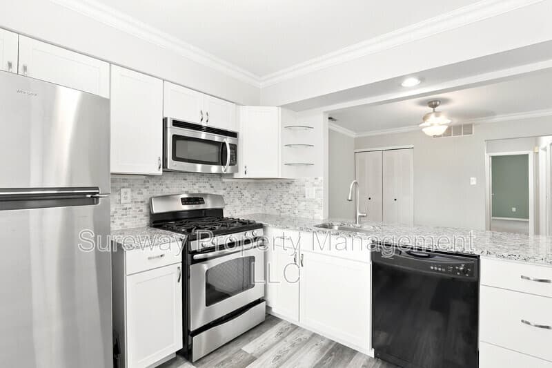 Sewell Condo: 727 Sedgewick Ct