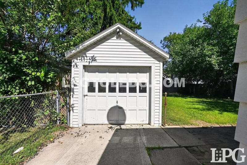Toledo House: 1638 Gould Rd