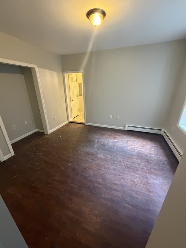 Hartford Condo: 270 Sigourney Street - 2S