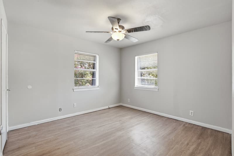 Fort Worth House: 3209 Rogers Avenue
