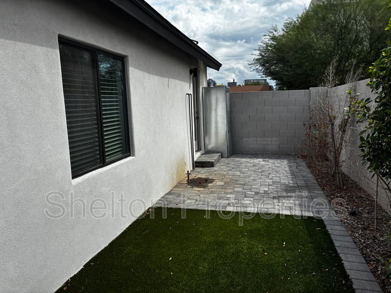 Phoenix House: 614 N 10th Ave Unit A