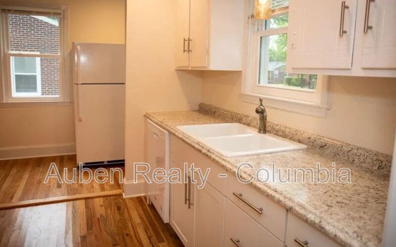 Columbia House: 1420 S Kilbourne Rd
