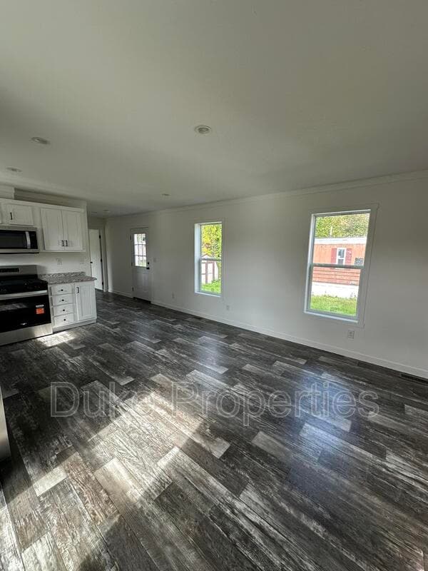 Utica House: 428 Donegal Drive