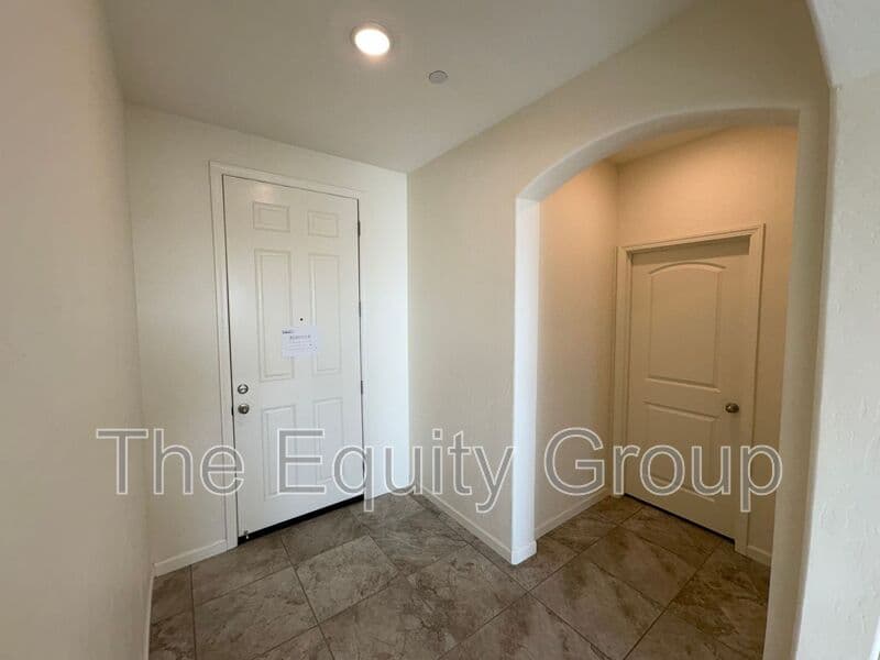 Visalia House: 3208 North Rova Ct
