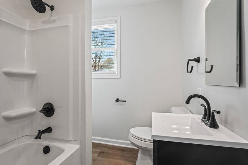South Glens Falls House: 35 Saratoga Ave