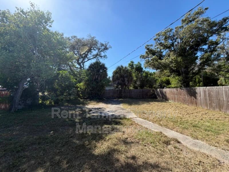St. Petersburg House: 1635 40th Street South