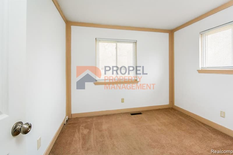 Van Buren House: 10117 Hamilton Street