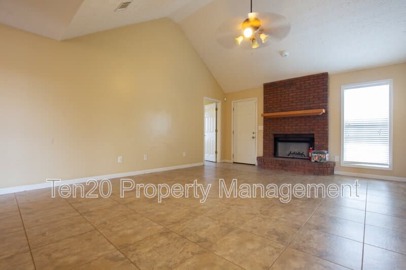 Phenix City House: 25 Kalin Street
