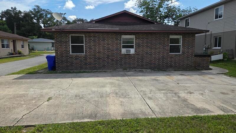 Lakeland Condo: 522 Pinewood Avenue