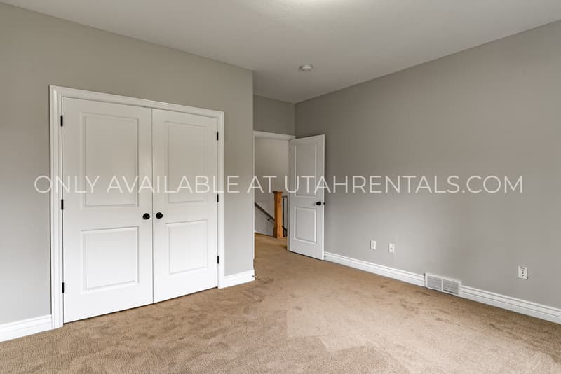 Orem House: 2032 West Golden Pond Way