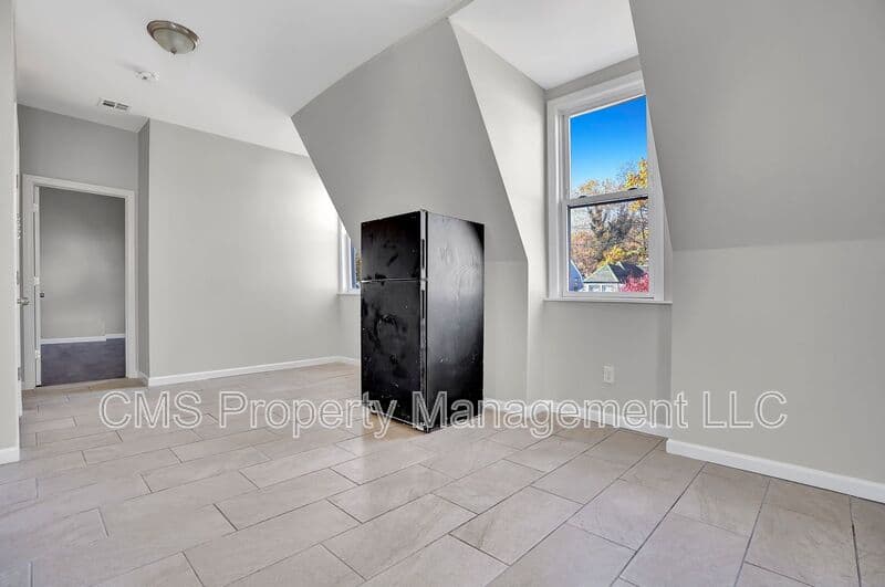 Newark Condo: 142-144 Seymour Ave