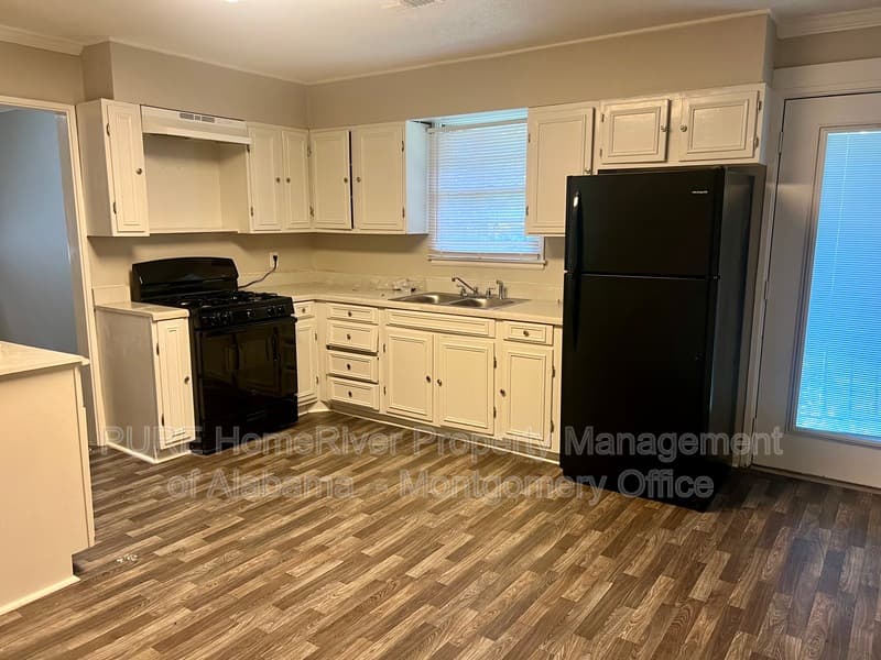 Montgomery House: 340 Sumerset Lane