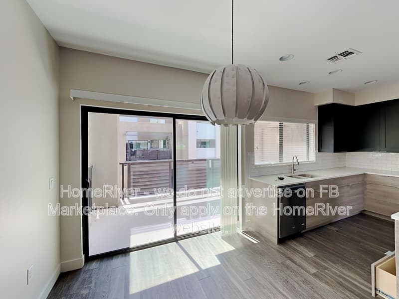 Tempe Townhome: 1000 W 5th St